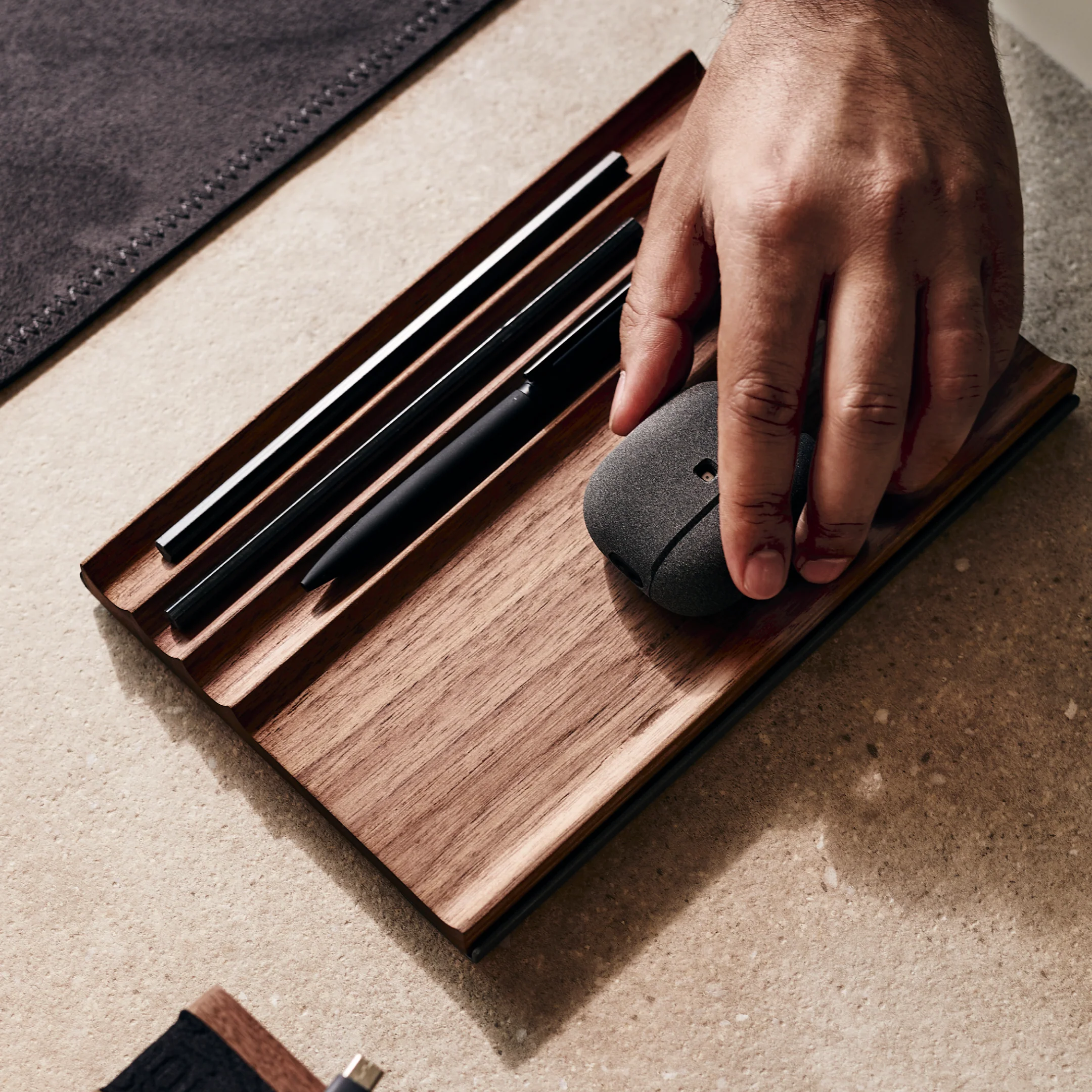 EXHIBIT DESK ORGANIZER - Image 22