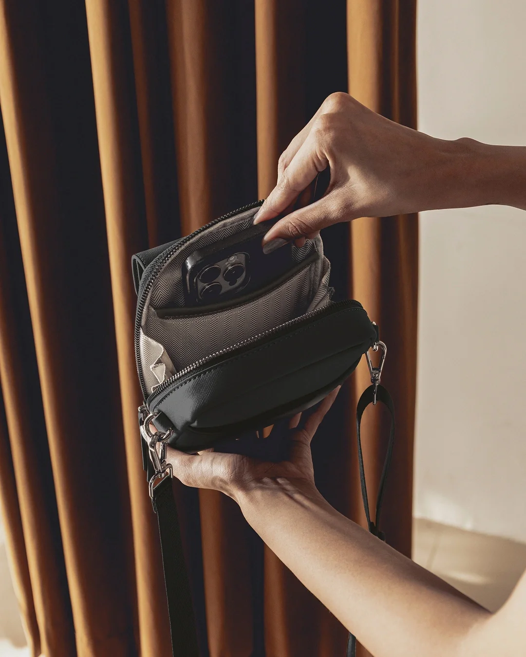 NOMA SHOULDER BAG - Image 33